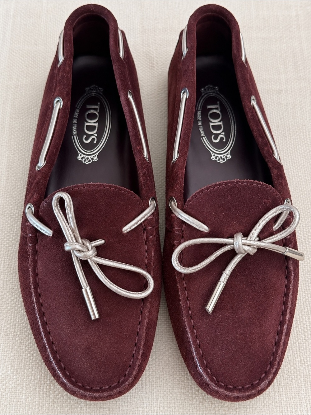 Tod’s Gommino Burgundy Suede Driving Loafers Silver Metallic 38.5 Italy